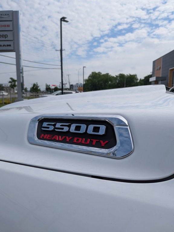 2025 Ram 5500 Chassis Tradesman in Saint-Hyacinthe, Quebec - 9 - w1024h768px