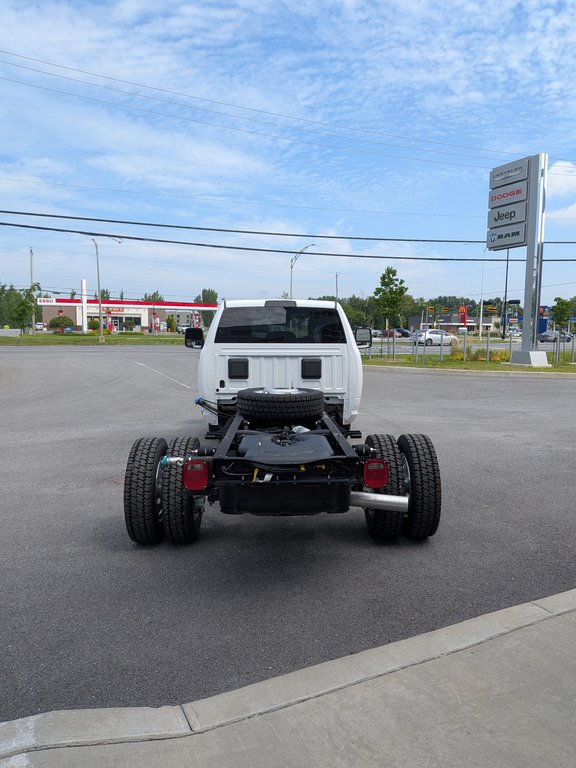 2025 Ram 5500 Chassis Tradesman in Saint-Hyacinthe, Quebec - 5 - w1024h768px