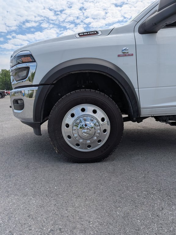 2025 Ram 5500 Chassis Tradesman in Saint-Hyacinthe, Quebec - 8 - w1024h768px