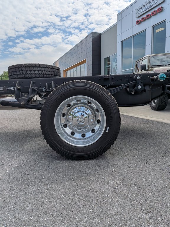 2025 Ram 5500 Chassis Tradesman in Saint-Hyacinthe, Quebec - 6 - w1024h768px