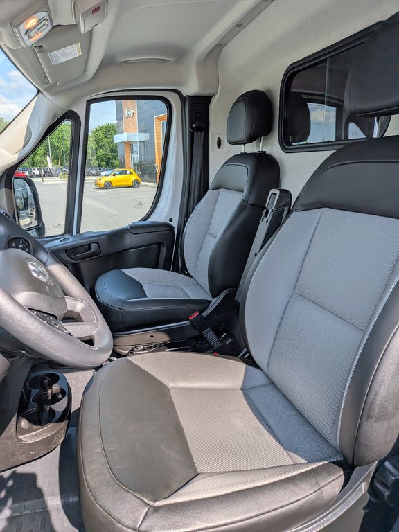 2025 Ram ProMaster Cargo Van Tradesman in Saint-Hyacinthe, Quebec - 5 - w1024h768px