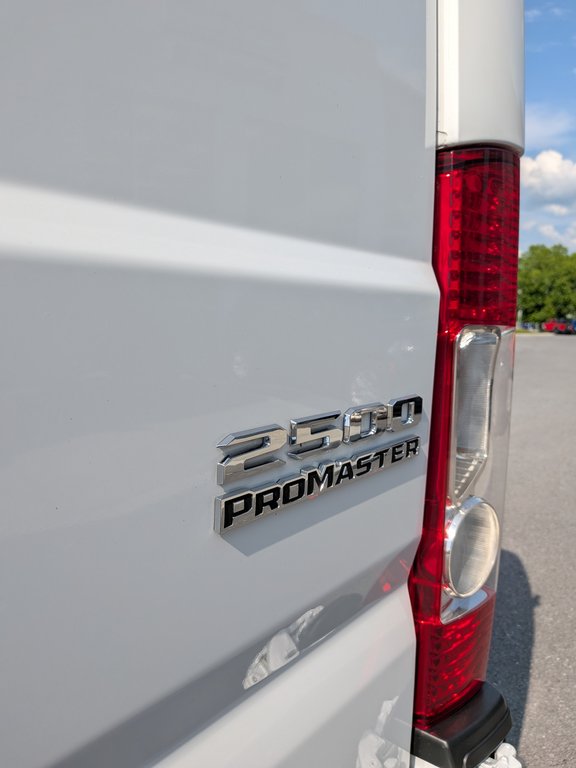 2025 Ram ProMaster Cargo Van Tradesman in Saint-Hyacinthe, Quebec - 8 - w1024h768px