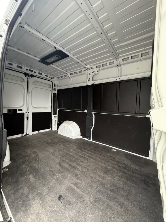 2025 Ram ProMaster Cargo Van Tradesman in Saint-Hyacinthe, Quebec - 9 - w1024h768px