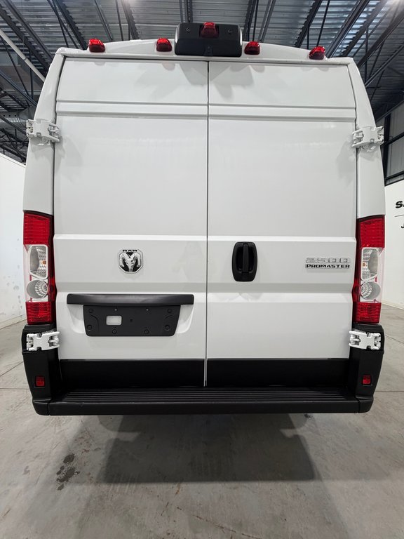 2025 Ram ProMaster Cargo Van Tradesman in Saint-Hyacinthe, Quebec - 6 - w1024h768px