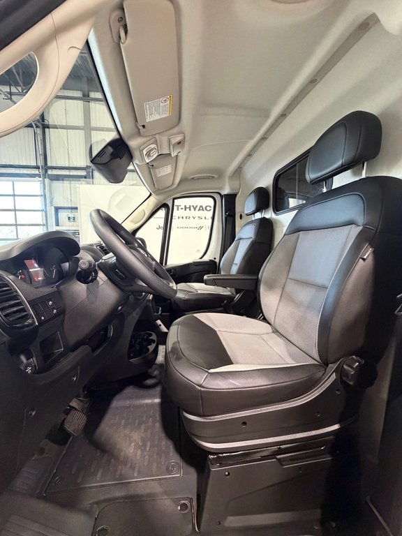 2025 Ram ProMaster Cargo Van Tradesman in Saint-Hyacinthe, Quebec - 10 - w1024h768px