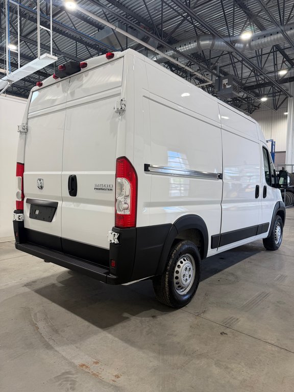 2025 Ram ProMaster Cargo Van Tradesman in Saint-Hyacinthe, Quebec - 5 - w1024h768px