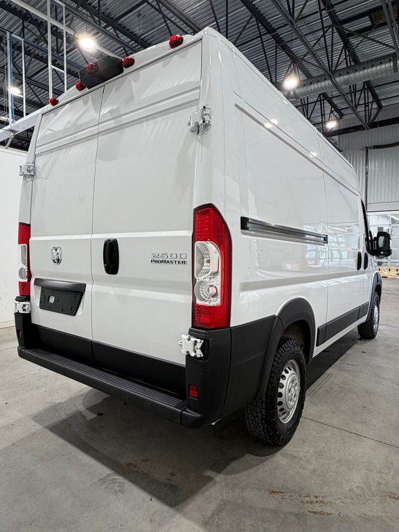 Ram ProMaster Cargo Van Tradesman 2025 à Saint-Hyacinthe, Québec - 5 - w1024h768px