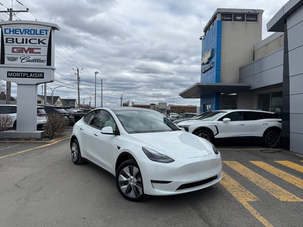 2024 Tesla Model Y STD RANGE in Drummondville, Quebec - 1 - w1024h768px