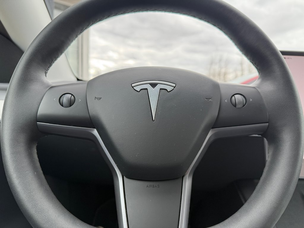 2024 Tesla Model Y STD RANGE in Drummondville, Quebec - 11 - w1024h768px