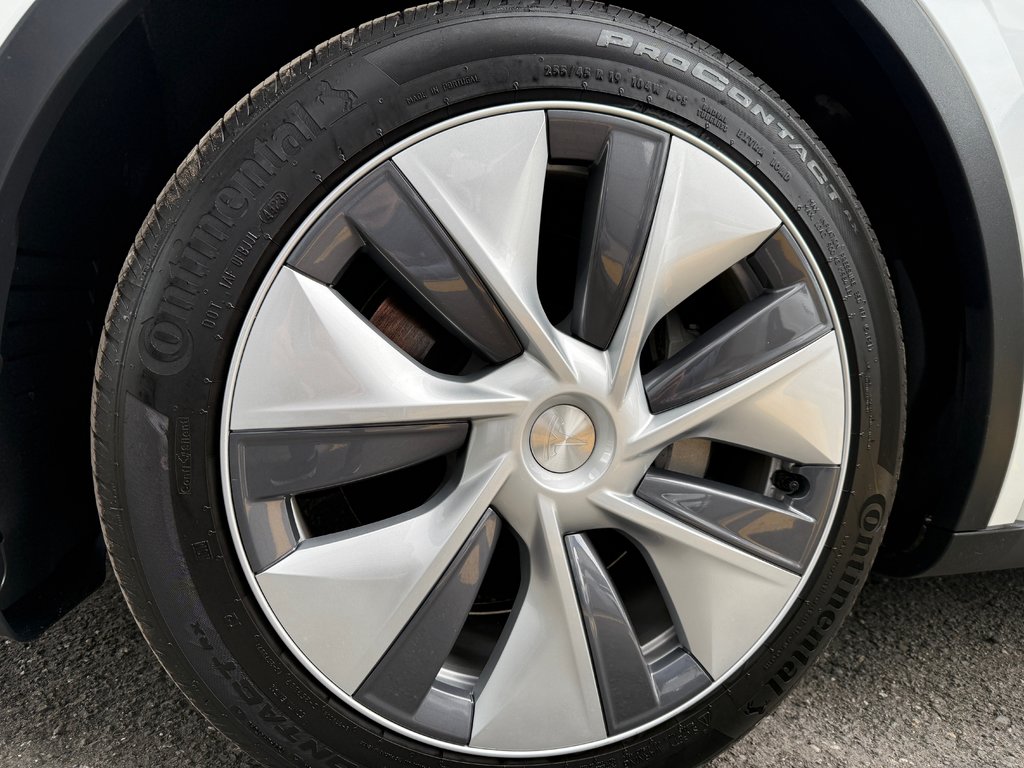 2024 Tesla Model Y STD RANGE in Drummondville, Quebec - 6 - w1024h768px