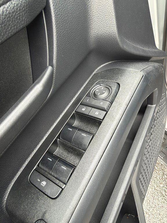 2026 Toyota 4Runner SR5 in Saint-Hyacinthe, Quebec - 15 - w1024h768px