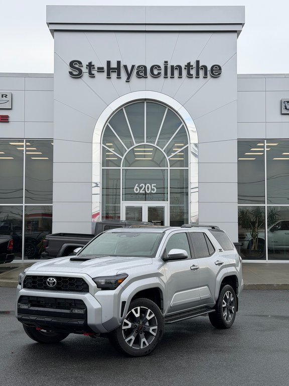 2026 Toyota 4Runner SR5 in Saint-Hyacinthe, Quebec - 1 - w1024h768px