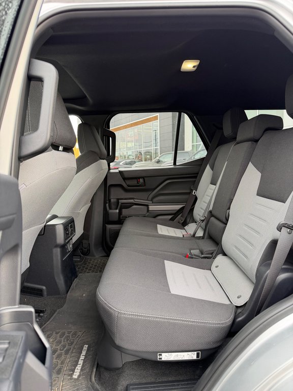 2026 Toyota 4Runner SR5 in Saint-Hyacinthe, Quebec - 13 - w1024h768px