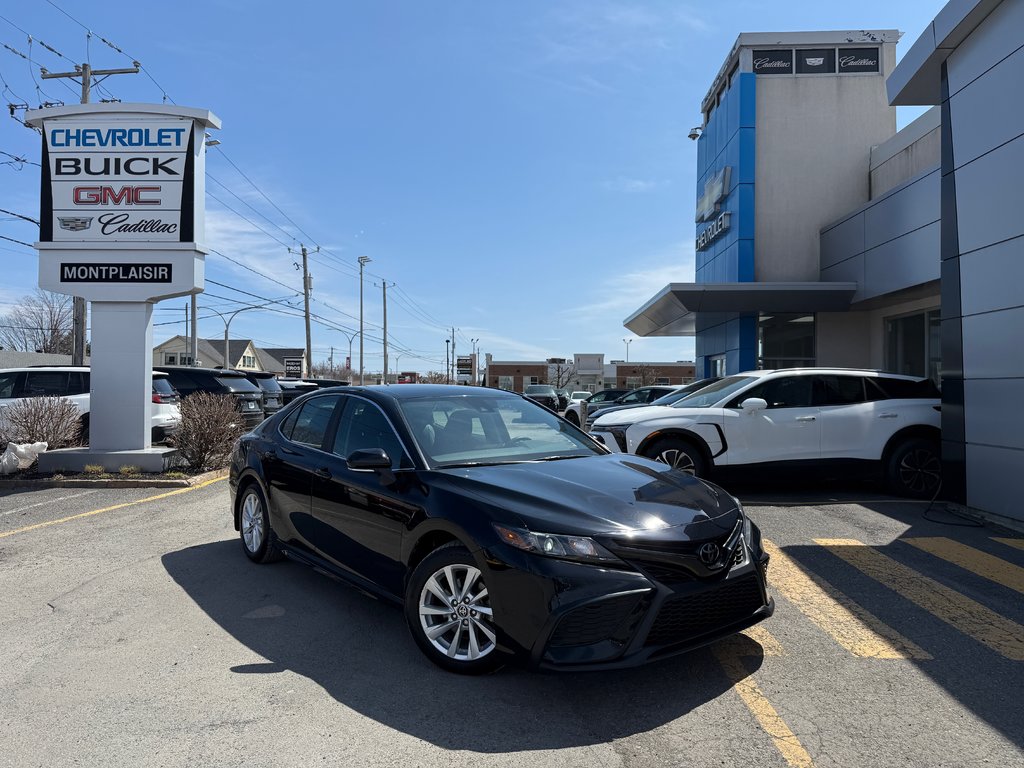 2021 Toyota Camry SE in Drummondville, Quebec - 1 - w1024h768px