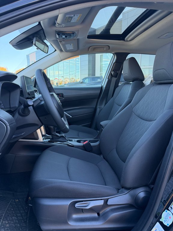 2025 Toyota Corolla Cross LE in Saint-Hyacinthe, Quebec - 10 - w1024h768px