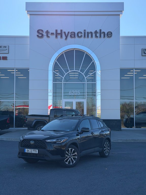 2025 Toyota Corolla Cross LE in Saint-Hyacinthe, Quebec - 1 - w1024h768px