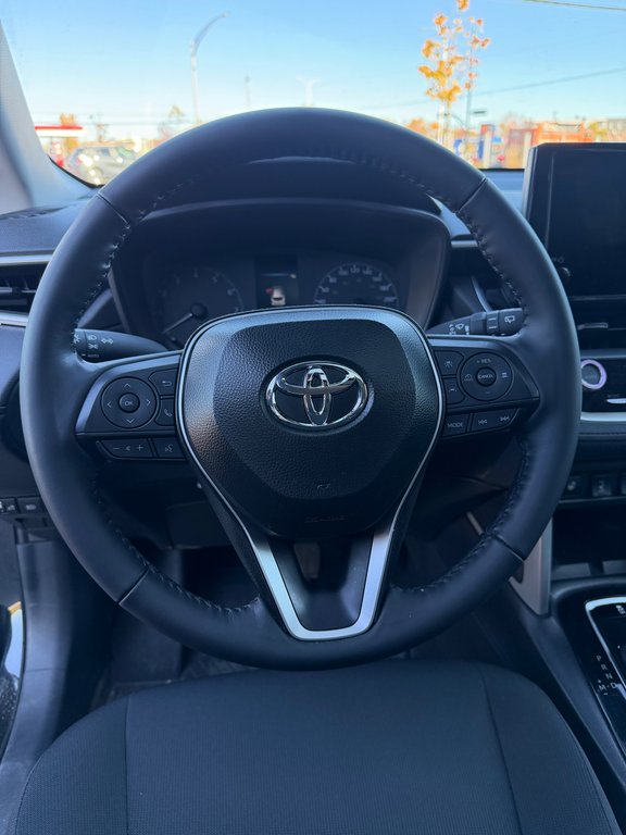 2025 Toyota Corolla Cross LE in Saint-Hyacinthe, Quebec - 11 - w1024h768px