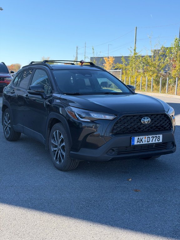 2025 Toyota Corolla Cross LE in Saint-Hyacinthe, Quebec - 3 - w1024h768px