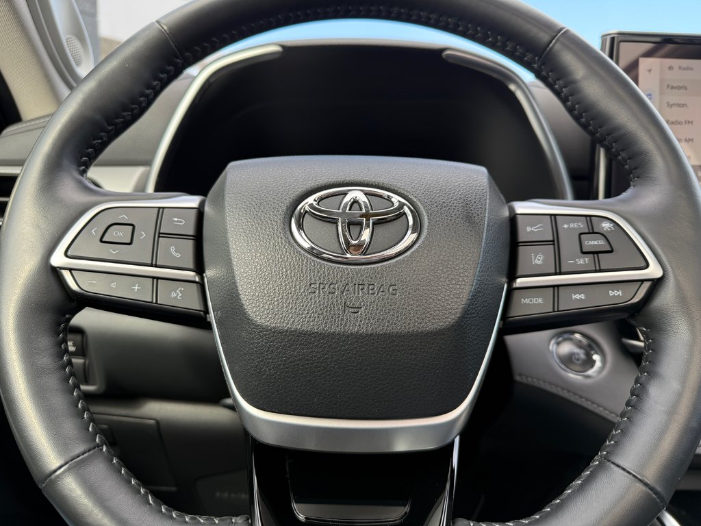 2023 Toyota Highlander Hybrid Limited in Drummondville, Quebec - 14 - w1024h768px