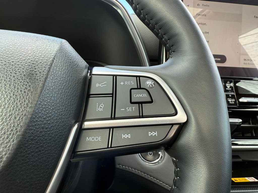 2023 Toyota Highlander Hybrid Limited in Drummondville, Quebec - 16 - w1024h768px
