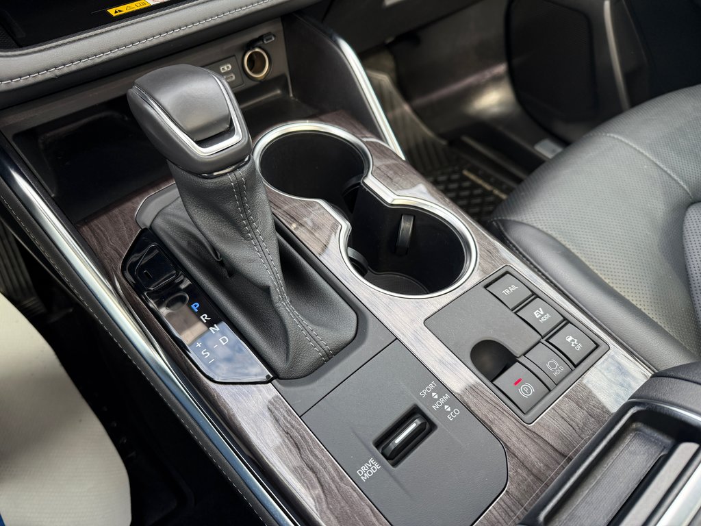 2023 Toyota Highlander Hybrid Limited in Drummondville, Quebec - 19 - w1024h768px