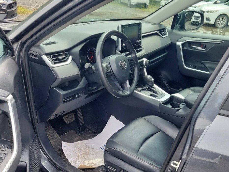 2019 Toyota RAV4 XLE AWD in Drummondville, Quebec - 2 - w1024h768px