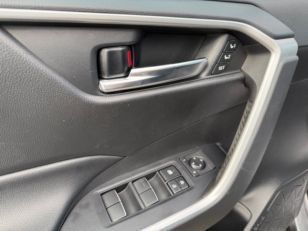 2023 Toyota RAV4 XLE in Drummondville, Quebec - 10 - w1024h768px