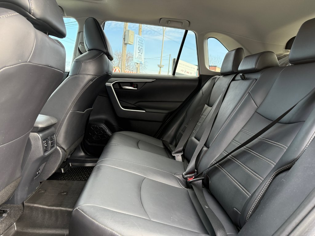 2023 Toyota RAV4 XLE in Drummondville, Quebec - 8 - w1024h768px