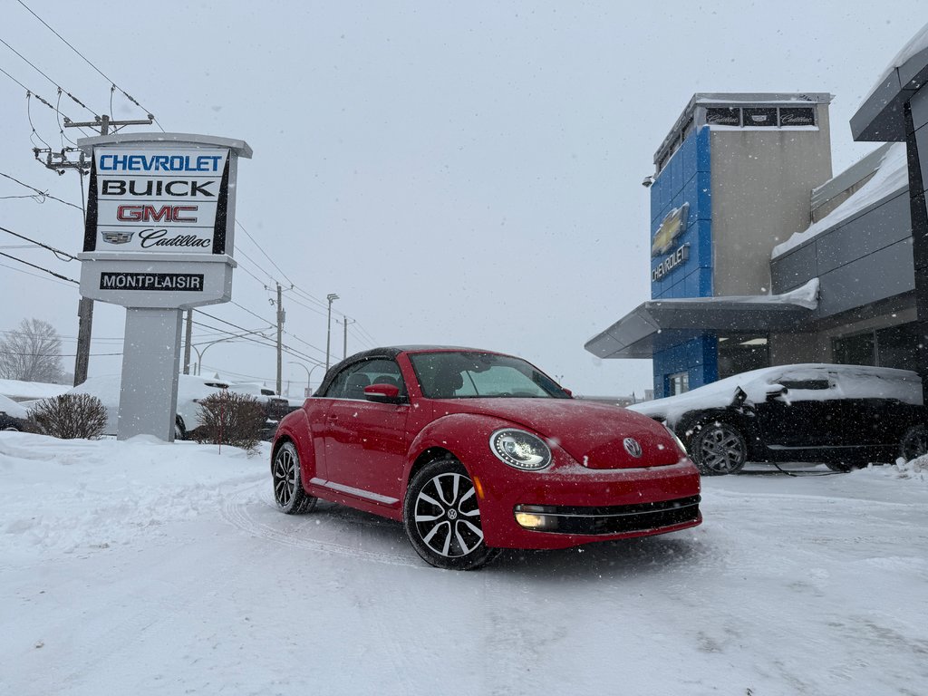 Volkswagen Beetle 18 TSI Convertible TECH PKG 2015 à Drummondville, Québec - 1 - w1024h768px