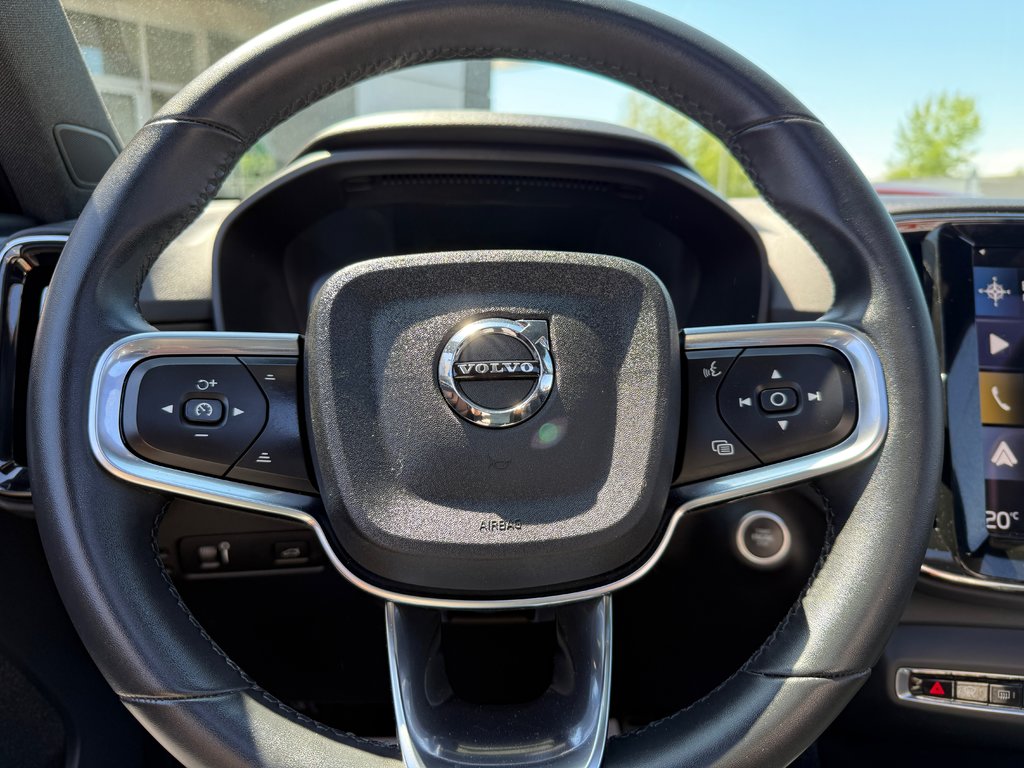 Volvo XC40 R-Design 2022 à Drummondville, Québec - 12 - w1024h768px