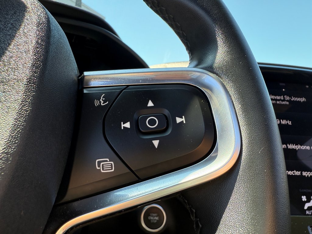 Volvo XC40 R-Design 2022 à Drummondville, Québec - 14 - w1024h768px