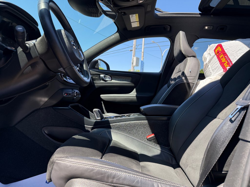 Volvo XC40 R-Design 2022 à Drummondville, Québec - 8 - w1024h768px