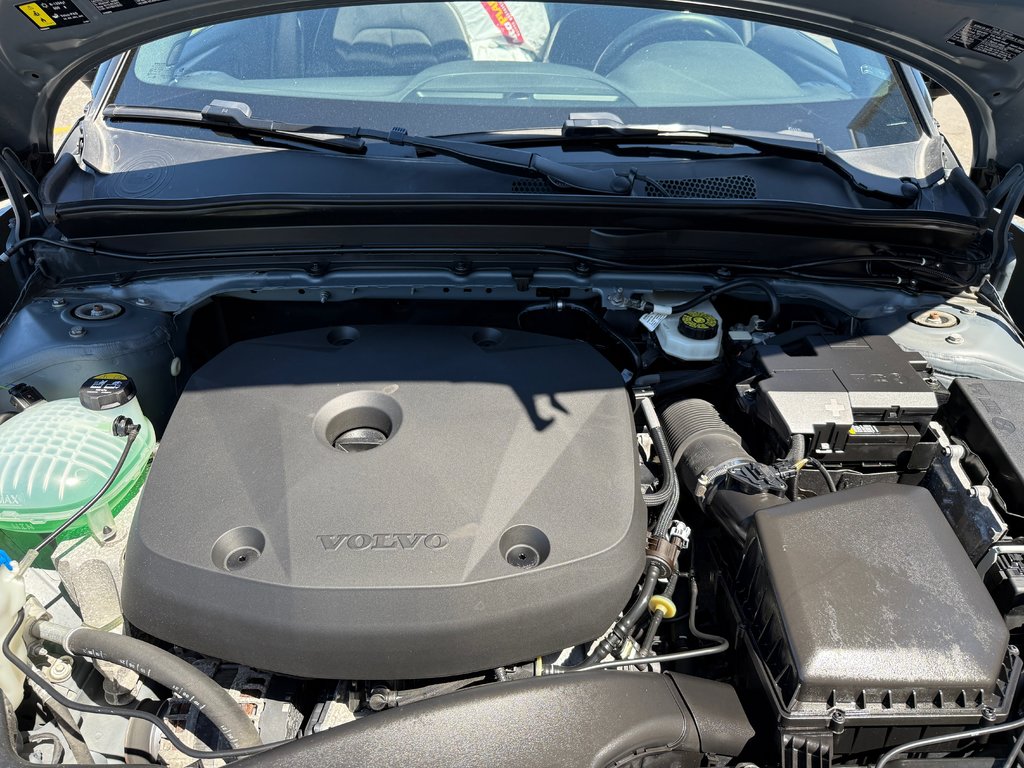 Volvo XC40 R-Design 2022 à Drummondville, Québec - 7 - w1024h768px