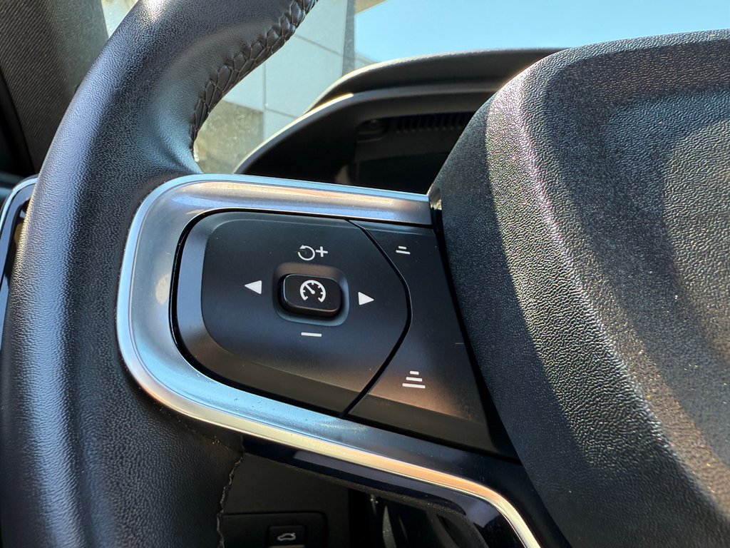 Volvo XC40 R-Design 2022 à Drummondville, Québec - 13 - w1024h768px