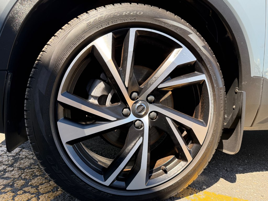 Volvo XC40 R-Design 2022 à Drummondville, Québec - 6 - w1024h768px