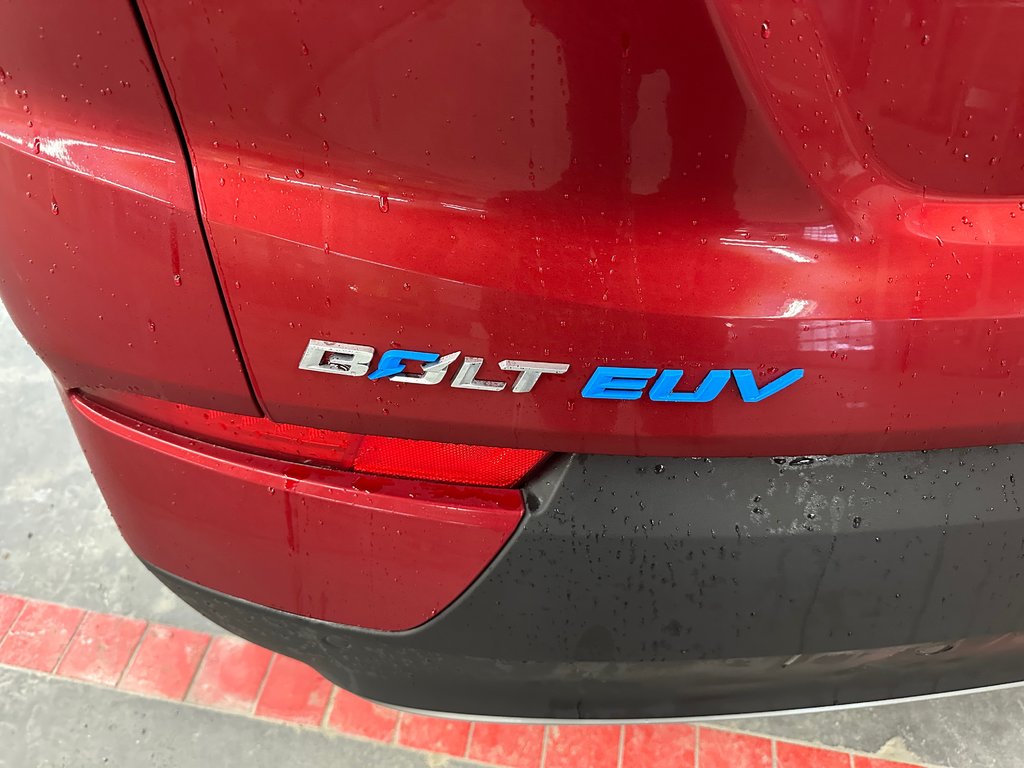 2023 Chevrolet BOLT EUV LT in Cowansville, Quebec - 4 - w1024h768px