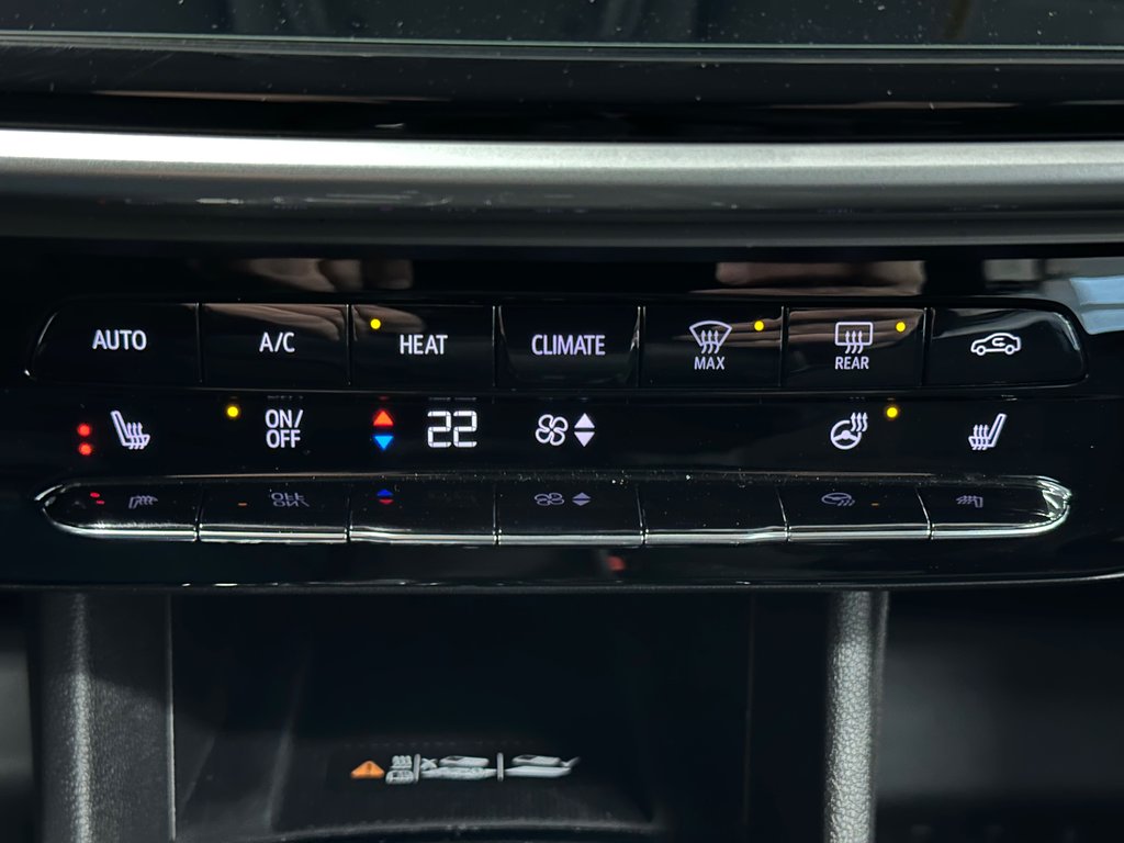 2023 Chevrolet BOLT EUV LT in Cowansville, Quebec - 15 - w1024h768px