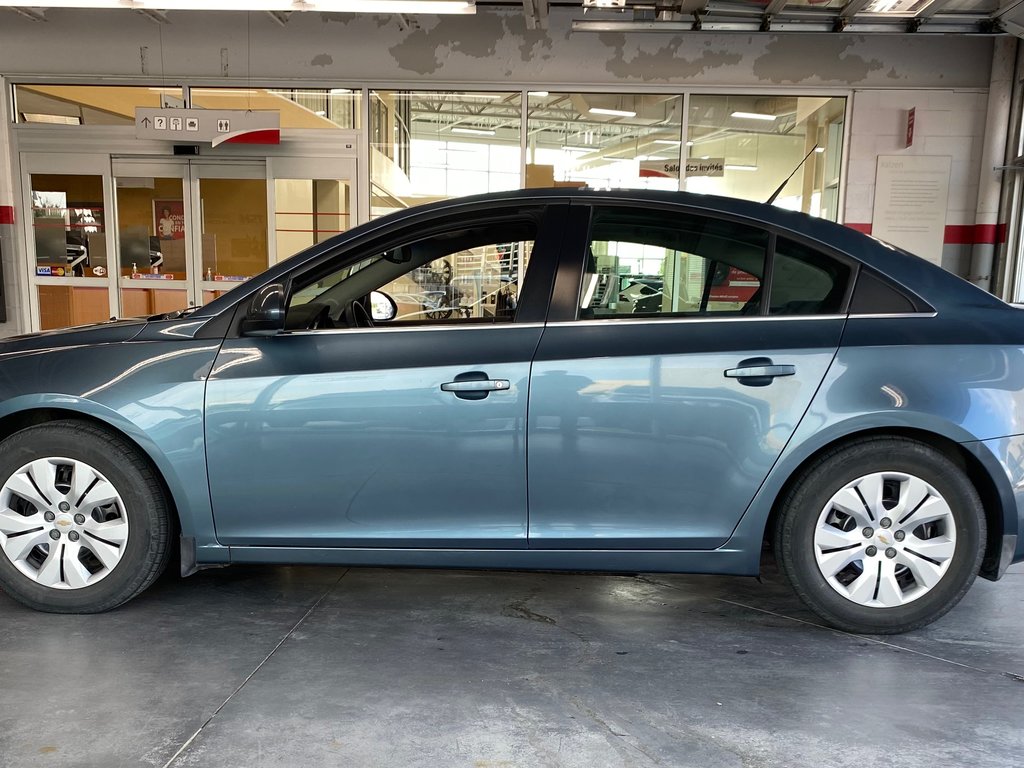 Chevrolet Cruze LT Turbo w/1SA 2012 à Cowansville, Québec - 2 - w1024h768px