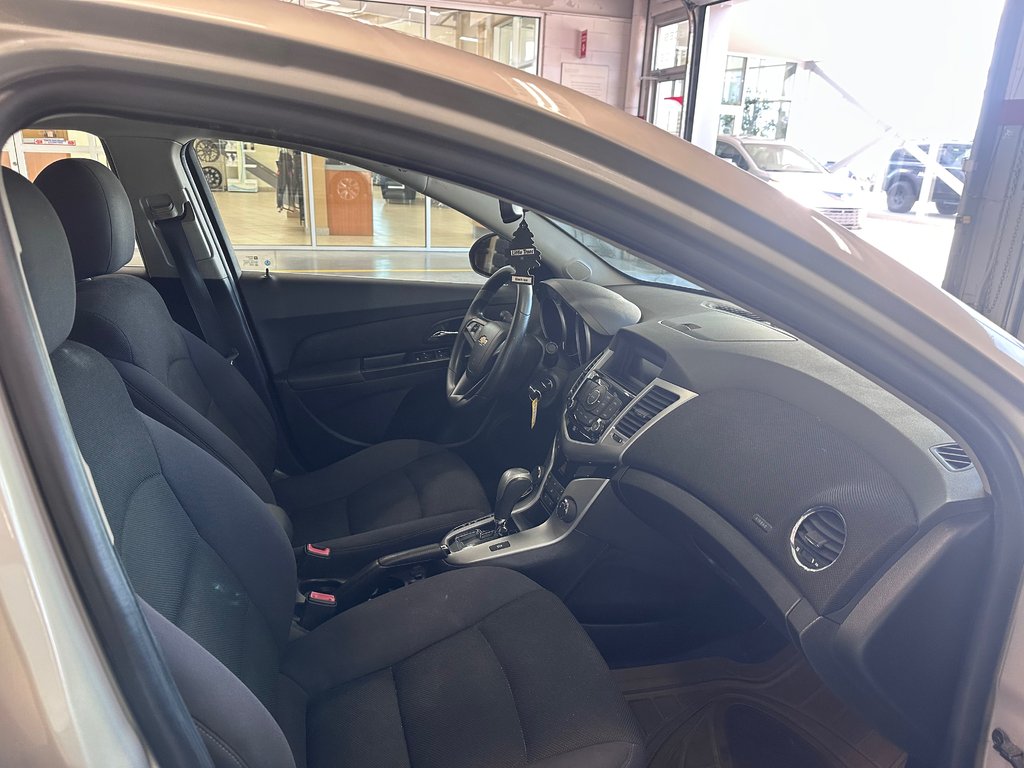 Chevrolet Cruze LT Turbo w/1SA 2012 à Cowansville, Québec - 11 - w1024h768px