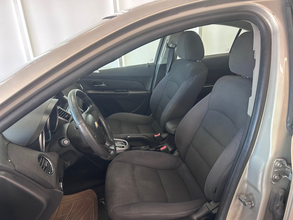 Chevrolet Cruze LT Turbo w/1SA 2012 à Cowansville, Québec - 12 - w1024h768px