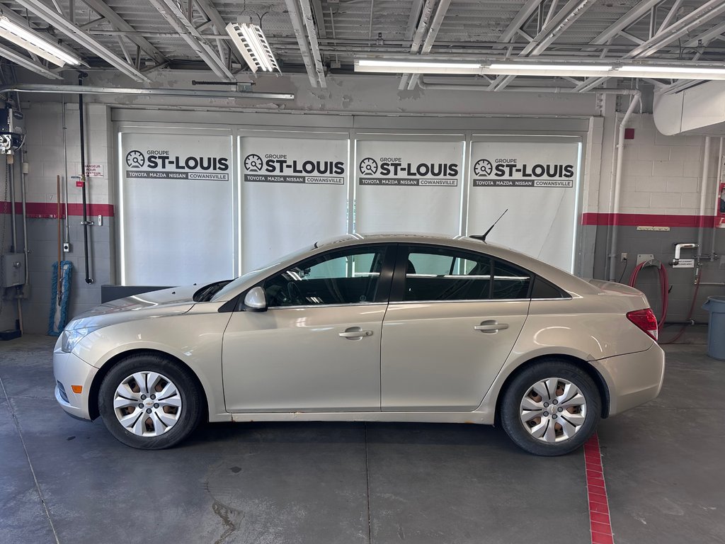 Chevrolet Cruze LT Turbo w/1SA 2012 à Cowansville, Québec - 2 - w1024h768px