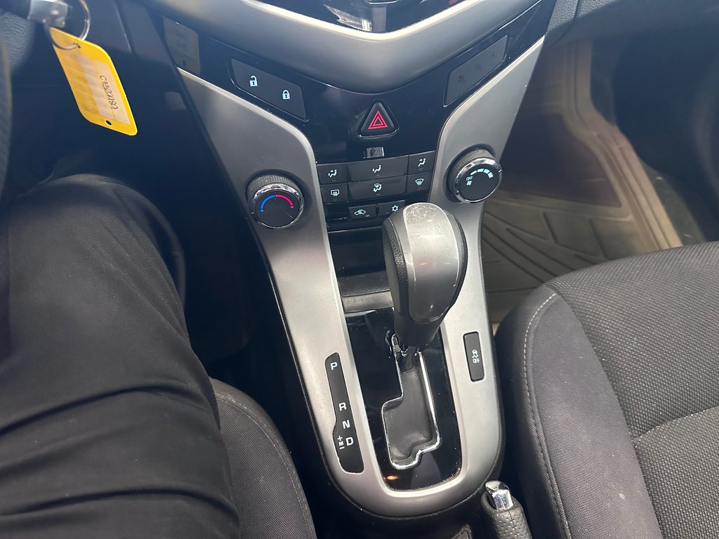 Chevrolet Cruze LT Turbo w/1SA 2012 à Cowansville, Québec - 16 - w1024h768px