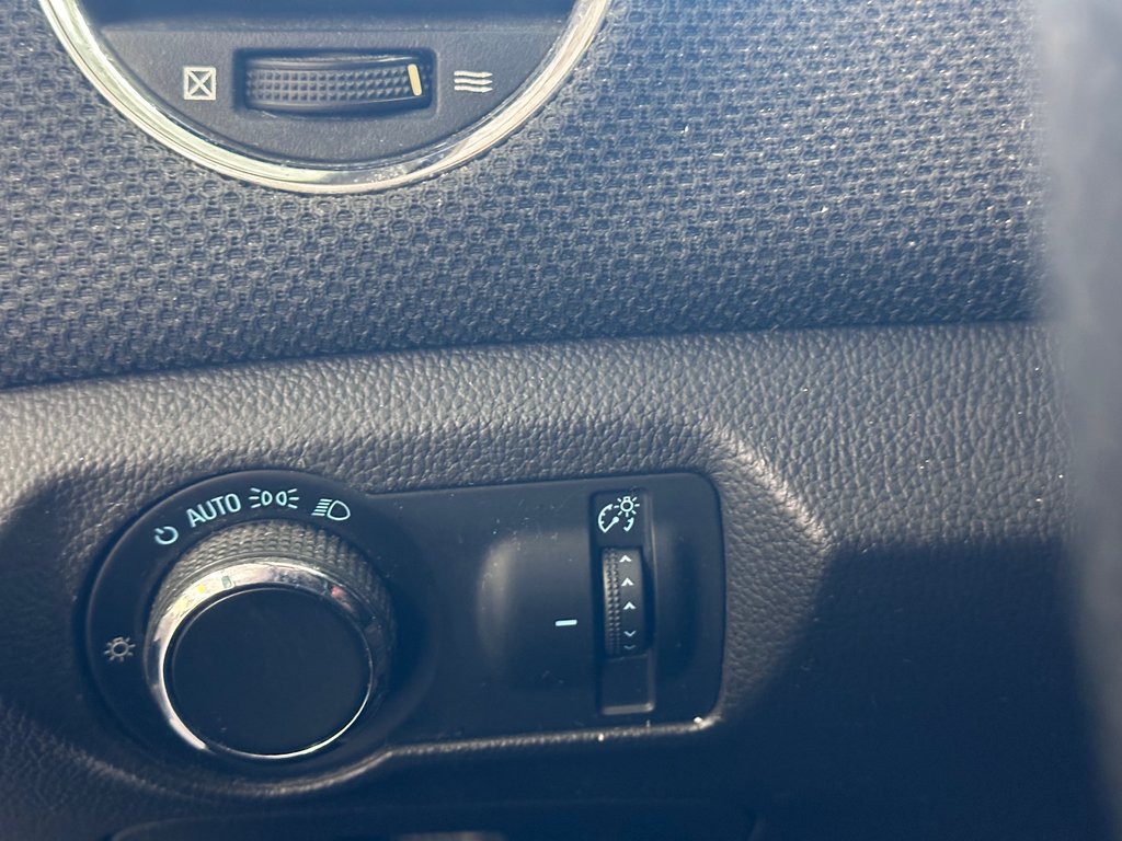 Chevrolet Cruze LT Turbo w/1SA 2012 à Cowansville, Québec - 15 - w1024h768px