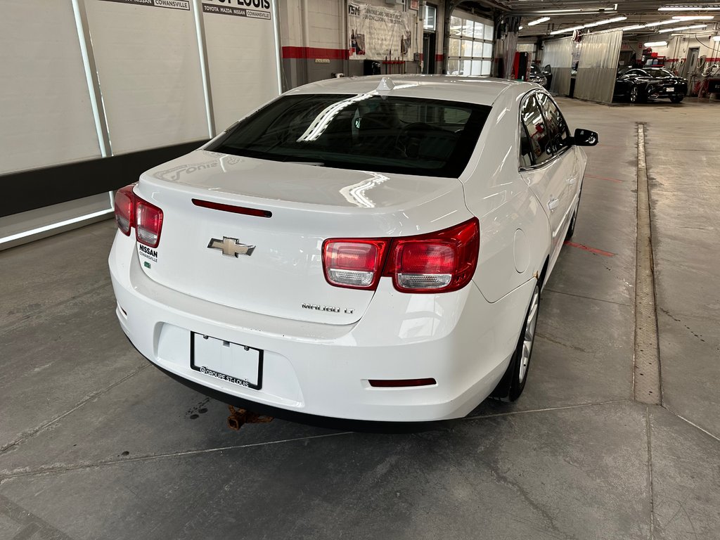 2014 Chevrolet Malibu LT in Cowansville, Quebec - 3 - w1024h768px