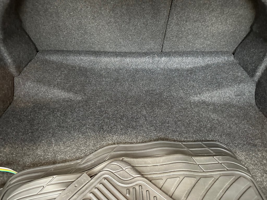 2014 Chevrolet Malibu LT in Cowansville, Quebec - 6 - w1024h768px