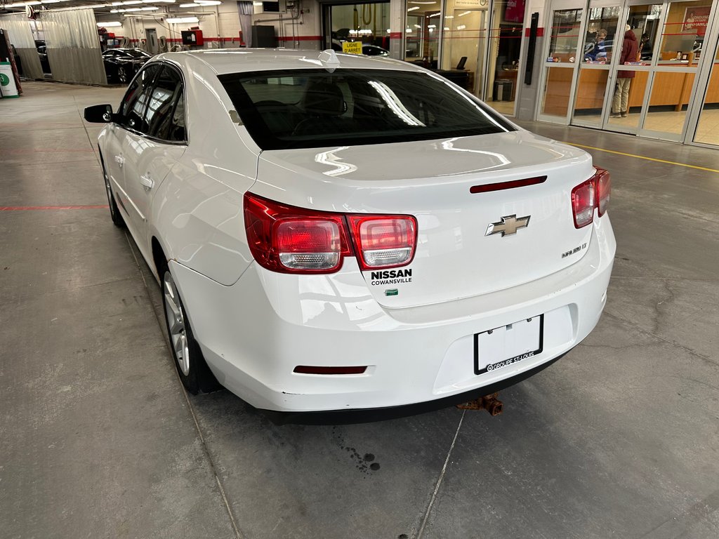 2014 Chevrolet Malibu LT in Cowansville, Quebec - 7 - w1024h768px