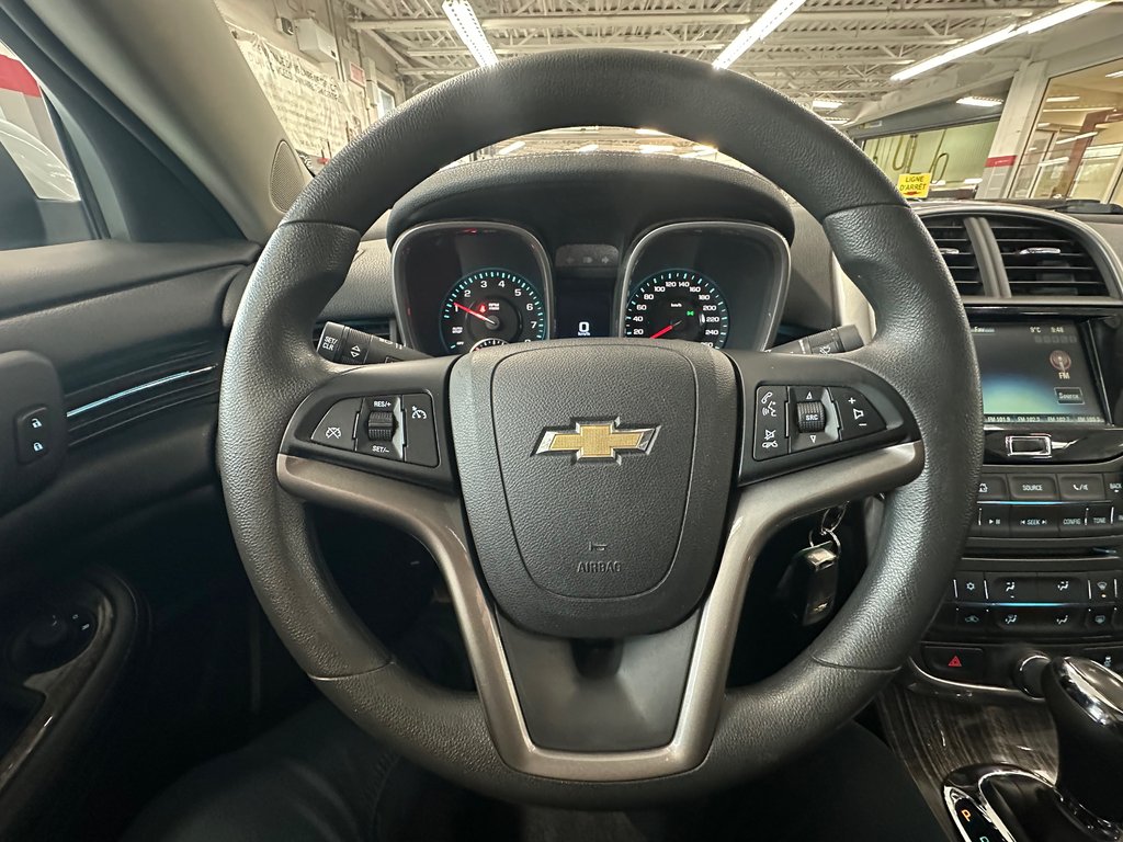 2014 Chevrolet Malibu LT in Cowansville, Quebec - 30 - w1024h768px