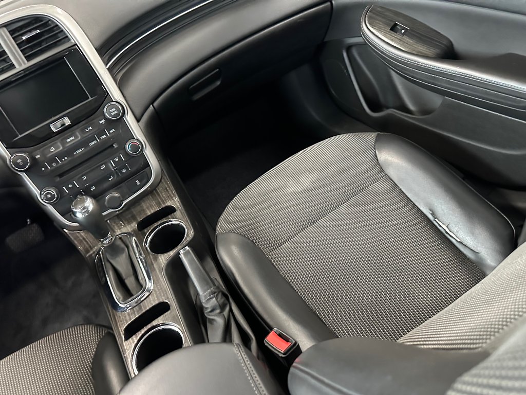 2014 Chevrolet Malibu LT in Cowansville, Quebec - 21 - w1024h768px