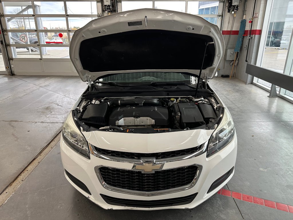 2014 Chevrolet Malibu LT in Cowansville, Quebec - 14 - w1024h768px