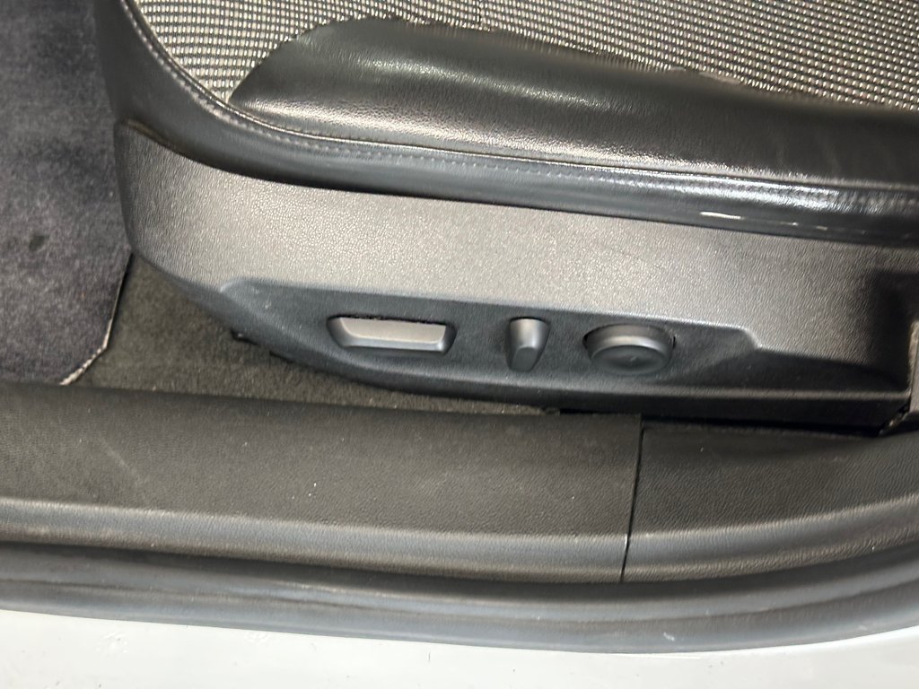 2014 Chevrolet Malibu LT in Cowansville, Quebec - 24 - w1024h768px